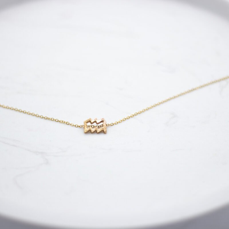 Aquarius Zodiac Soy Wax Candle With Necklace - Image 4